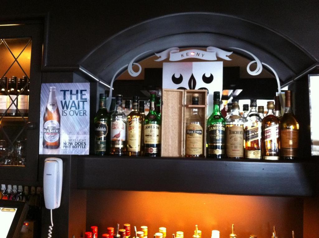 Galway Arms Inn Buitenkant foto