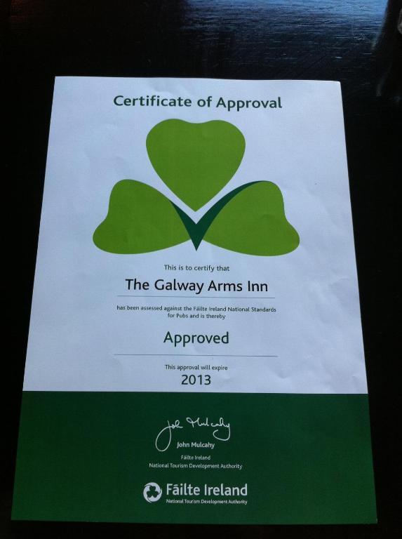 Galway Arms Inn Buitenkant foto