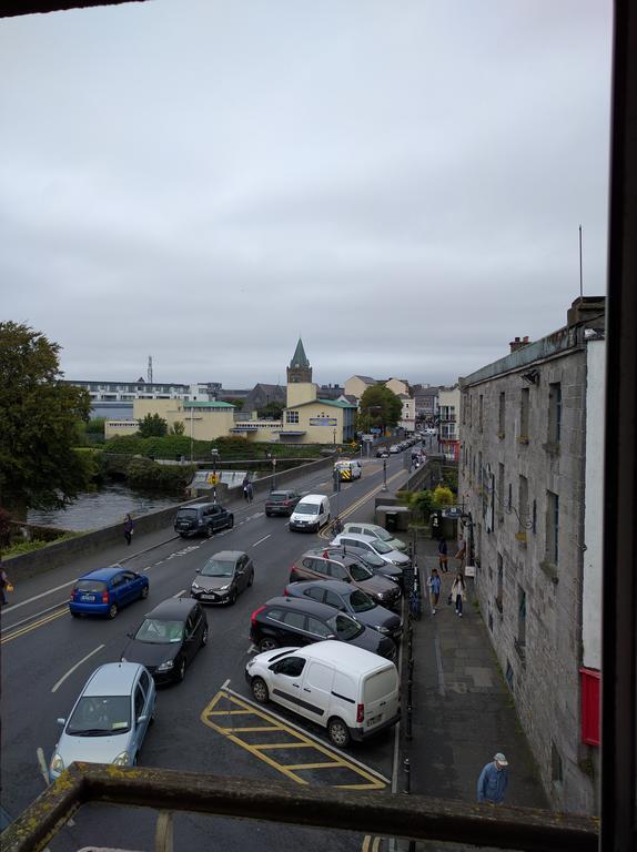 Galway Arms Inn Buitenkant foto